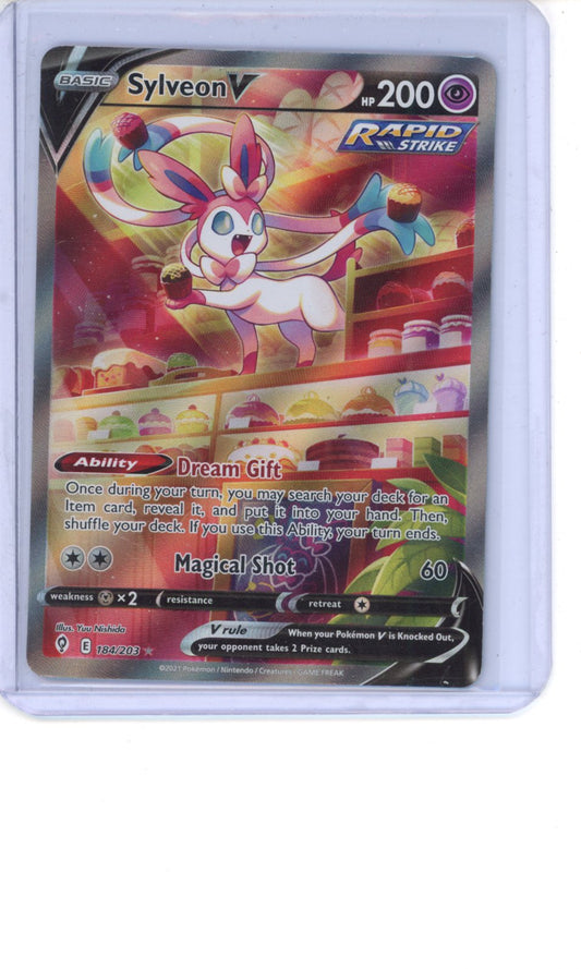 Sylveon V #184 Pokemon Evolving Skies HP